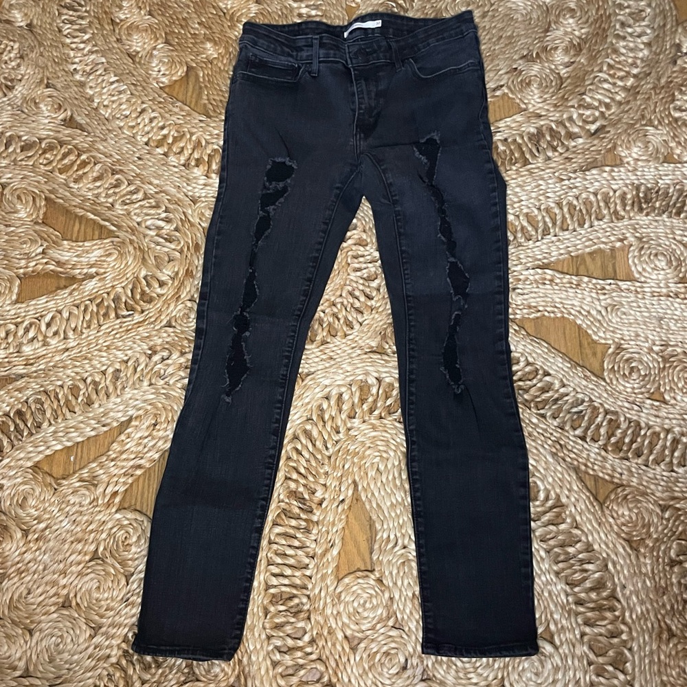 Distressed Levi’s skinny jeans
